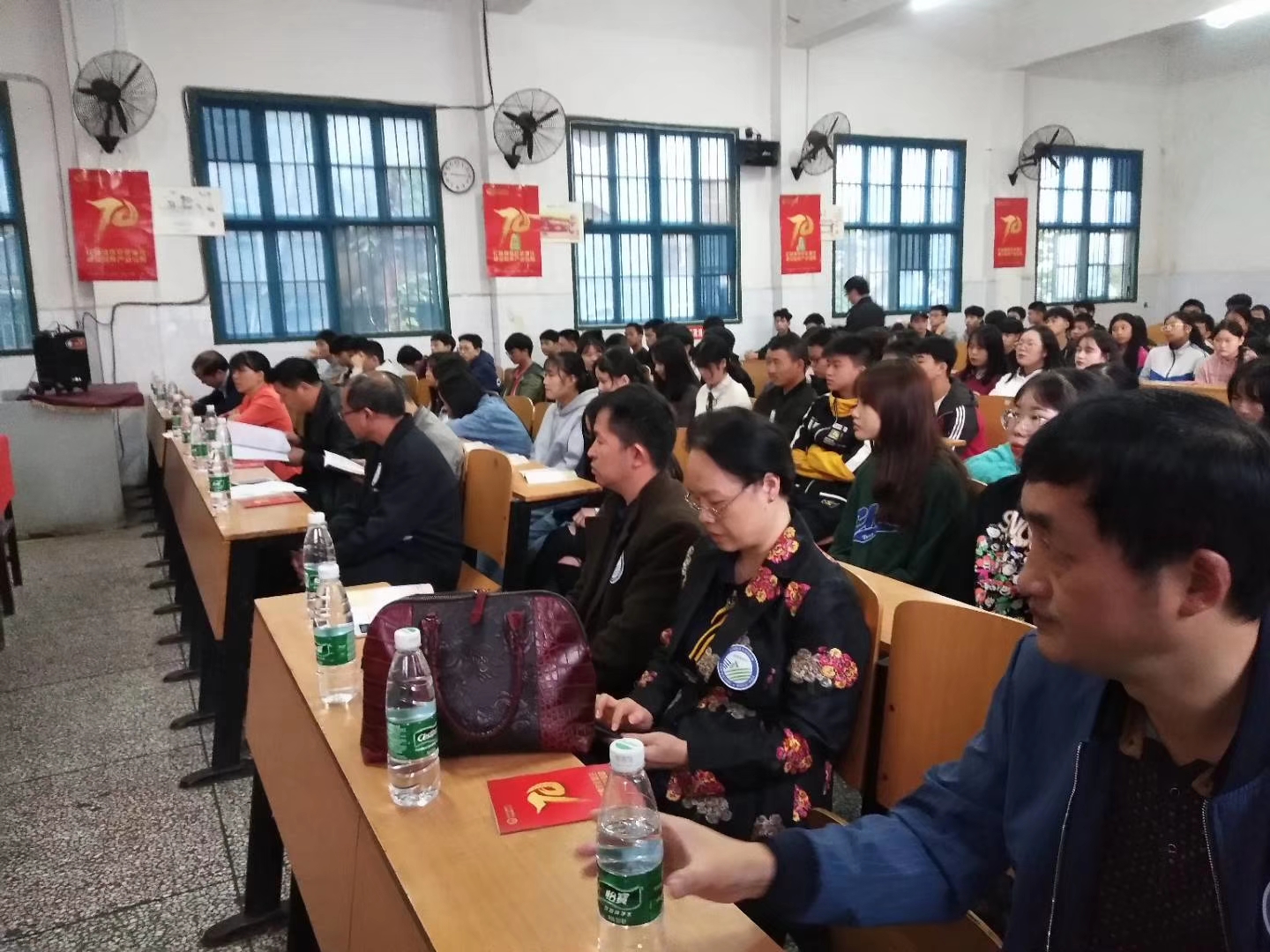 邵陽市華龍中學(xué),邵陽中學(xué)教育,高中教育,師資雄厚,名優(yōu)教師 邵陽市華龍中學(xué),邵陽中學(xué)教育,高中教育,師資雄厚,名優(yōu)教師