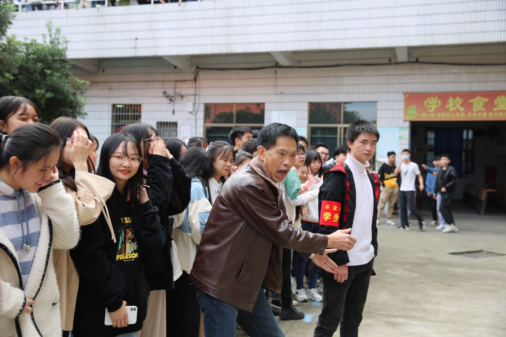 邵陽市華龍中學,邵陽中學教育,高中教育,師資雄厚,名優(yōu)教師 邵陽市華龍中學,邵陽中學教育,高中教育,師資雄厚,名優(yōu)教師