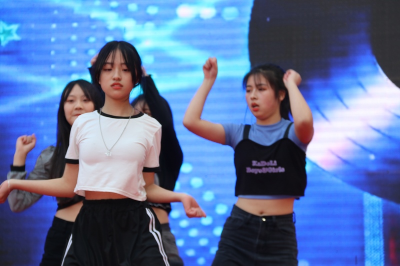 邵陽市華龍中學,邵陽中學教育,高中教育,師資雄厚,名優(yōu)教師 邵陽市華龍中學,邵陽中學教育,高中教育,師資雄厚,名優(yōu)教師