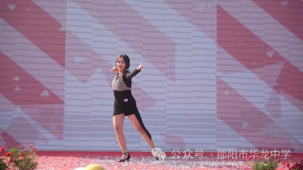 邵陽(yáng)市華龍育英高級(jí)中學(xué)有限公司,邵陽(yáng)中學(xué)教育,高中教育,師資雄厚,名優(yōu)教師