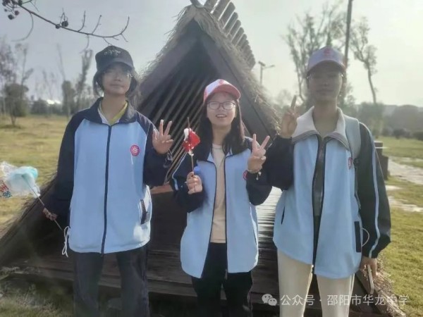 邵陽市華龍育英高級中學(xué)有限公司,邵陽中學(xué)教育,高中教育,師資雄厚,名優(yōu)教師